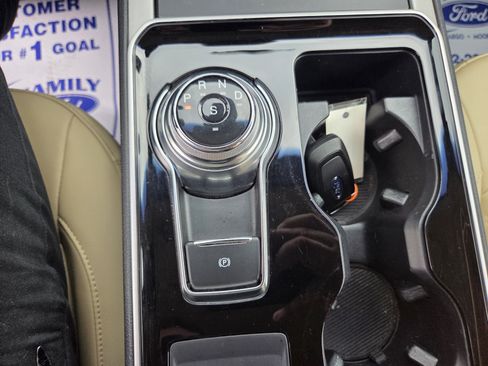 Certified 2020 Ford Edge SEL w/ Convenience Package AWD/4WD image 16