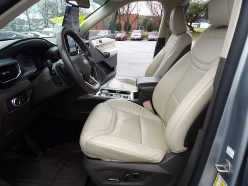 Certified 2020 Ford Explorer Platinum w/ Premium Technology Package image 26