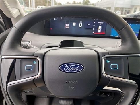 Used 2025 Ford Expedition Max Platinum w/ Driver's Package image 21