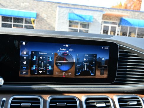 Used 2025 Mercedes-Benz GLS 450 4MATIC image 28