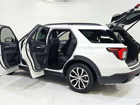 Used 2025 Ford Explorer ST-Line RWD image 31