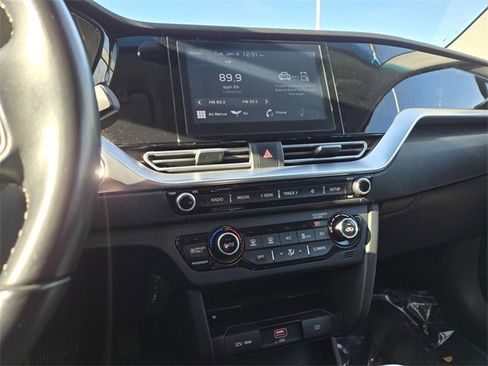 Certified 2022 Kia Niro EX image 17