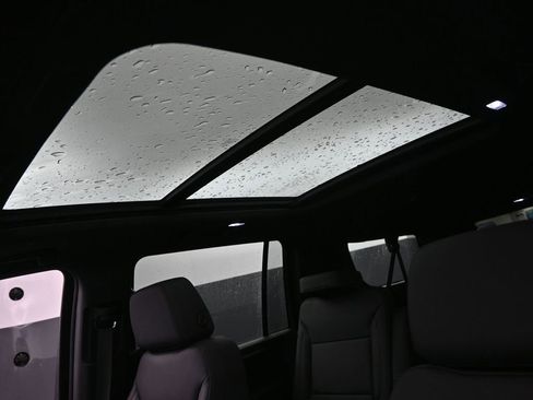 New 2026 Chevrolet Suburban Z71 image 23