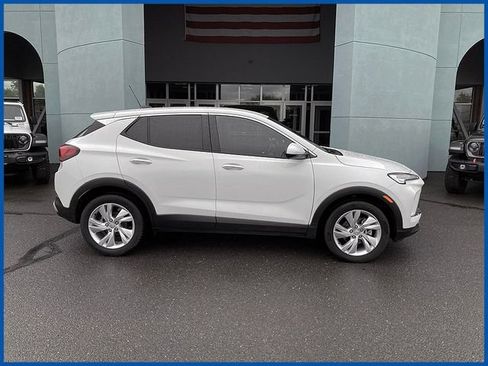 Used 2024 Buick Encore GX Preferred FWD image 2