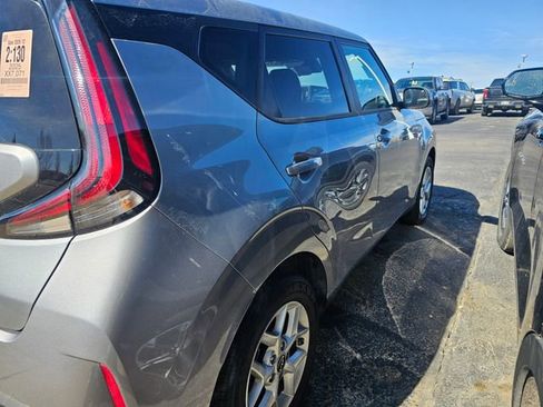 Used 2025 Kia Soul LX image 1