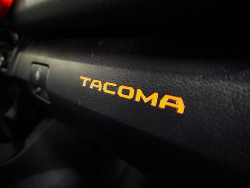 Used 2016 Toyota Tacoma TRD Sport AWD/4WD image 20