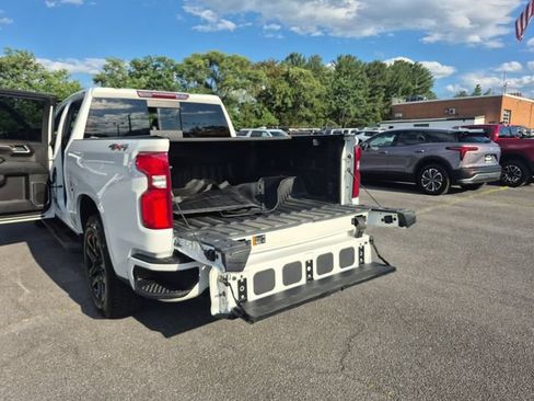 Certified 2022 Chevrolet Silverado 1500 RST w/ Redline Edition AWD/4WD image 30