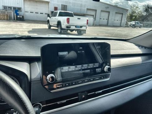 Used 2024 Mitsubishi Outlander SE image 13