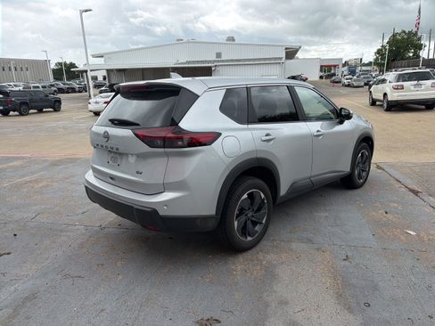 Used 2024 Nissan Rogue SV FWD image 5