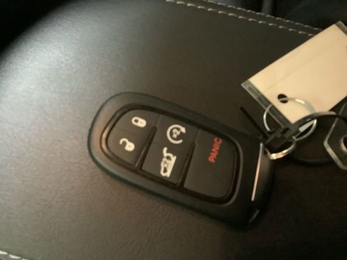 Certified 2023 Jeep Cherokee Altitude Lux AWD/4WD image 40