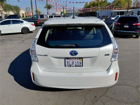 Used 2014 Toyota Prius V Two image 14