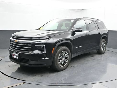 Used 2024 Chevrolet Traverse LT FWD image 7