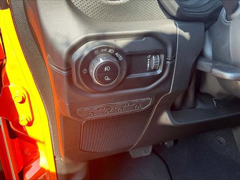 New 2025 Jeep Gladiator Mojave w/ Safety Group image 18