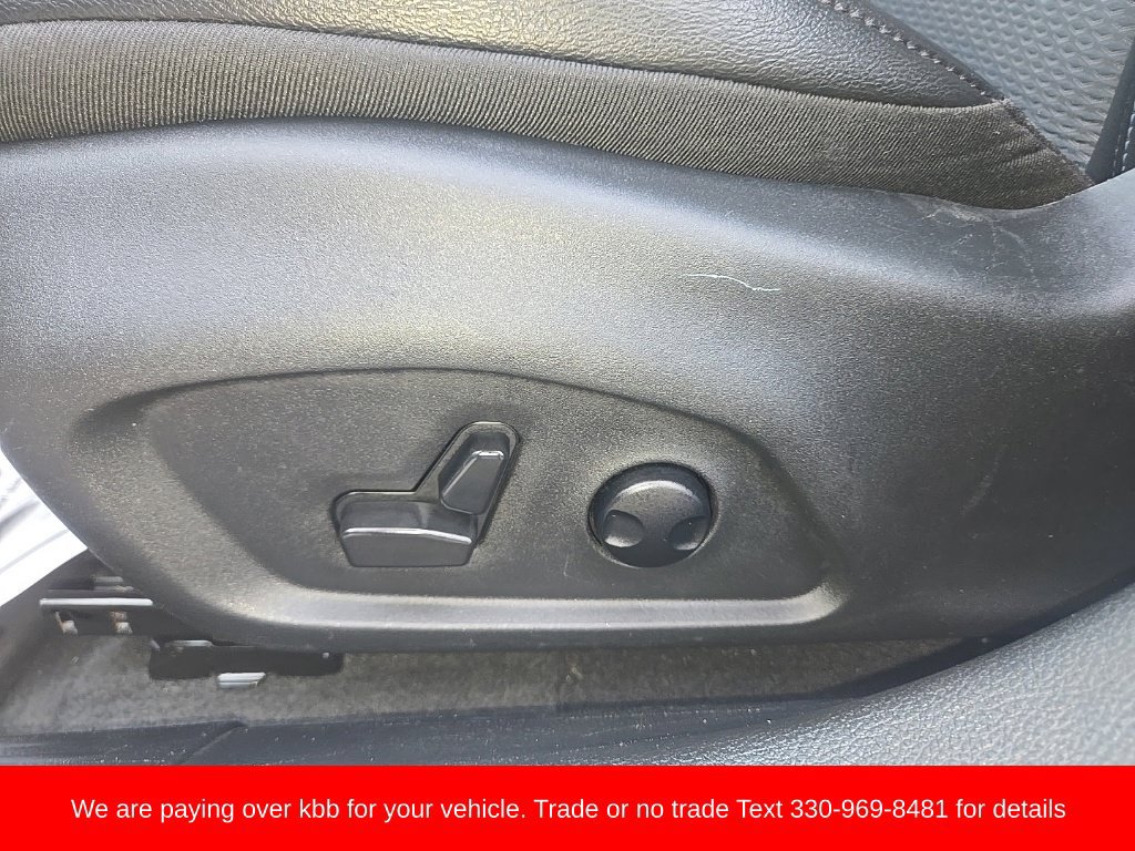 Used 2025 Jeep Compass Latitude w/ Sun & Sound Group AWD/4WD image 10
