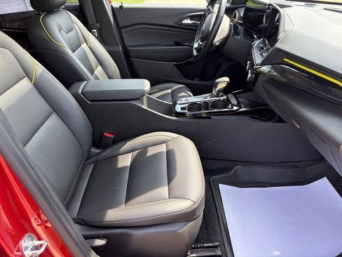 Used 2024 Chevrolet Trax ACTIV w/ Sunroof Package FWD image 31