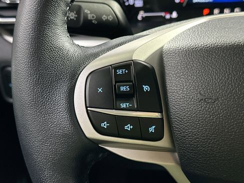 Used 2022 Ford Explorer XLT w/ Equipment Group 202A image 22