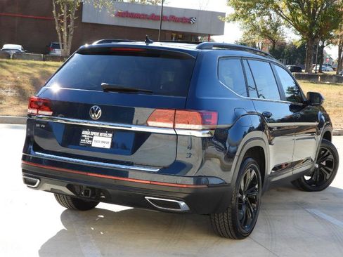 Used 2023 Volkswagen Atlas SE w/ Technology Package w/ Panoramic Sunroof Package image 9