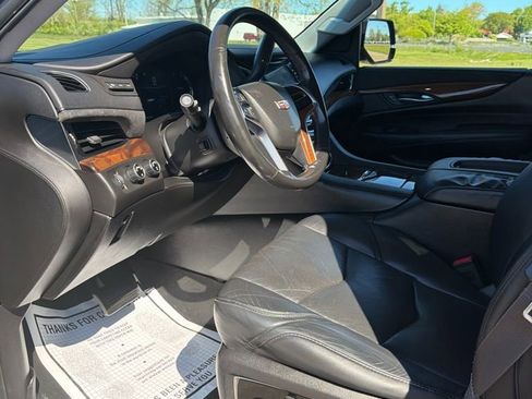 Used 2017 Cadillac Escalade ESV Premium Luxury AWD/4WD image 7