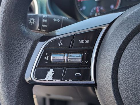 Used 2020 Kia Forte LXS FWD image 19