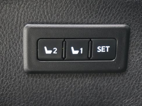 Used 2013 Toyota RAV4 Limited FWD image 16