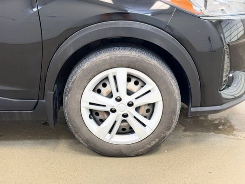 Used 2023 Nissan Kicks S FWD image 4