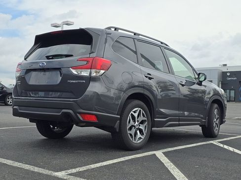 Used 2023 Subaru Forester Premium AWD/4WD image 5