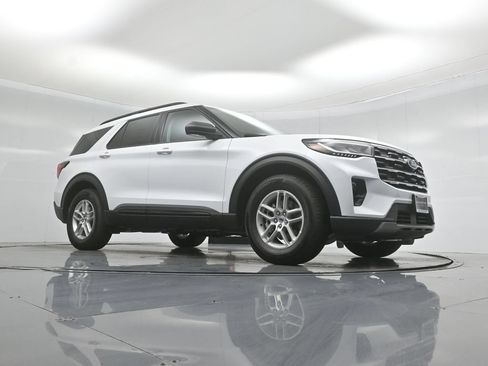 New 2026 Ford Explorer Active w/ Active Comfort Package RWD image 3