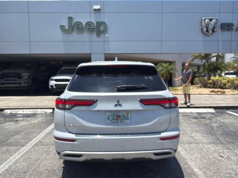 Used 2022 Mitsubishi Outlander SE FWD image 6