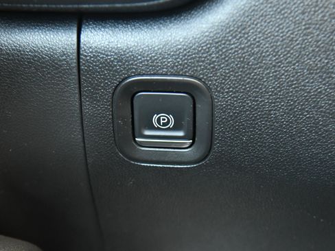 Used 2022 Chevrolet Silverado 1500 LT RWD image 31