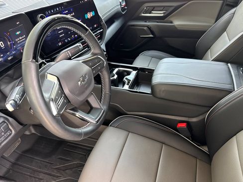 Used 2026 Chevrolet Silverado EV Trail Boss AWD/4WD image 9