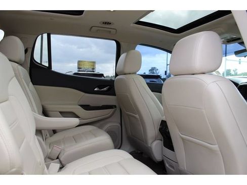 Used 2021 GMC Acadia Denali w/ Denali Technology Package FWD image 18