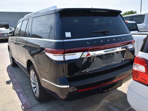 Certified 2024 Lincoln Navigator L 4WD image 6