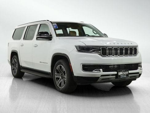 Used 2024 Jeep Wagoneer L Series II w/ Flexible Seating Group AWD/4WD image 8