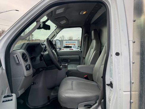 Used 2024 Ford E-350 and Econoline 350 Super Duty w/ Driver's Safety Package image 22