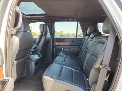 Used 2023 Lincoln Navigator Reserve AWD/4WD image 11