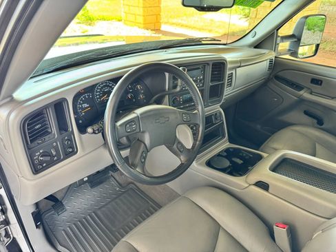 Used 2006 Chevrolet Silverado 2500 LT RWD image 12