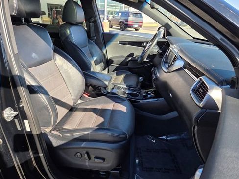 Used 2019 Kia Sorento SX image 16