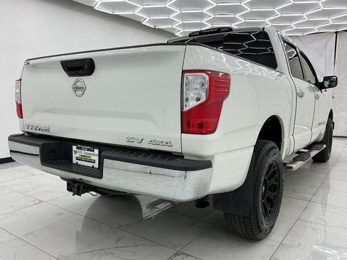 Used 2019 Nissan Titan SV AWD/4WD image 9