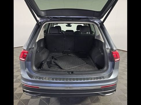 Used 2022 Volkswagen Tiguan SE w/ Panoramic Sunroof Package AWD/4WD image 10