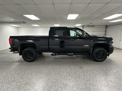 Used 2017 Chevrolet Silverado 2500 LT w/ Midnight Edition AWD/4WD image 9
