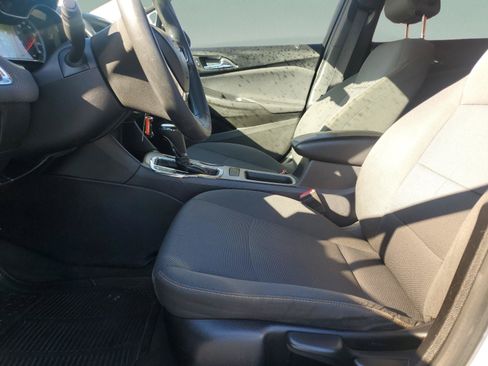 Used 2018 Chevrolet Cruze LS FWD image 13