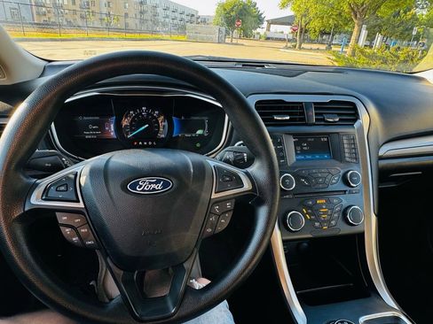 Used 2018 Ford Fusion S FWD image 19