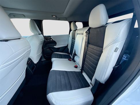 New 2026 Mitsubishi Outlander SE image 26