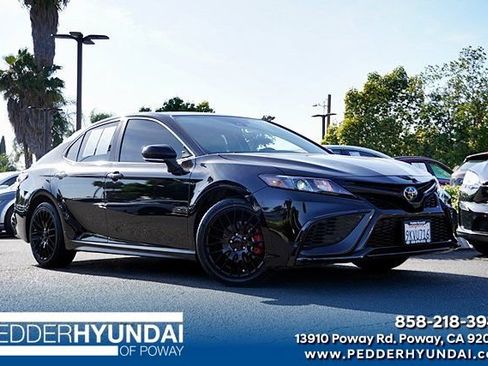 Used 2023 Toyota Camry SE FWD image 1