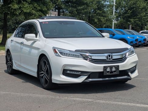Used 2016 Honda Accord Touring image 3
