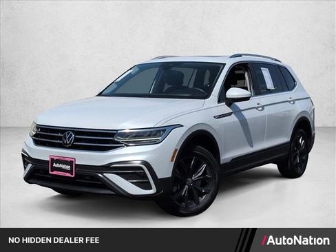 Certified 2023 Volkswagen Tiguan SE w/ Panoramic Sunroof Package AWD/4WD image 1