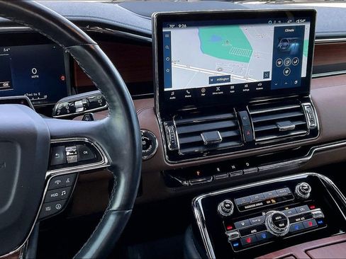 Used 2023 Lincoln Navigator Reserve image 6