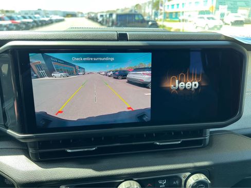 New 2025 Jeep Gladiator Sport image 17