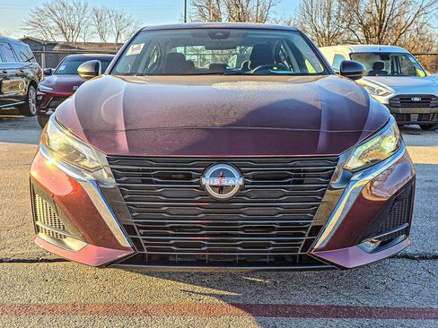 Used 2025 Nissan Altima 2.5 SV image 2