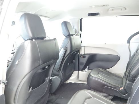 Certified 2023 Chrysler Pacifica Touring-L FWD image 22
